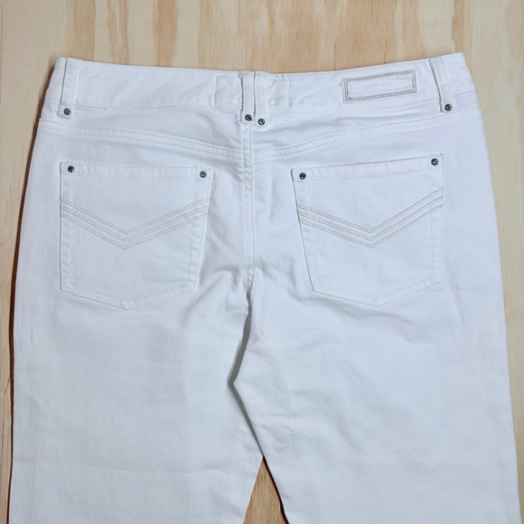 White House Black Market Blanc Rhinestone Bootcut Jeans White Size 6 - Picture 6 of 14